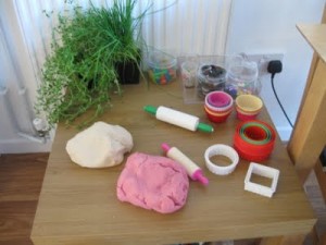 Read more about the article Playdough Cakes – Week 2