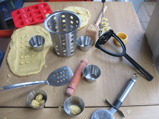 Read more about the article Playdough & Kitchen Utensils