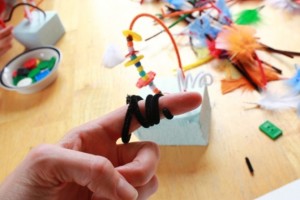 Read more about the article WIRE SCULPTURES FOR KIDS WITH BUTTONS, BEADS & FEATHERS